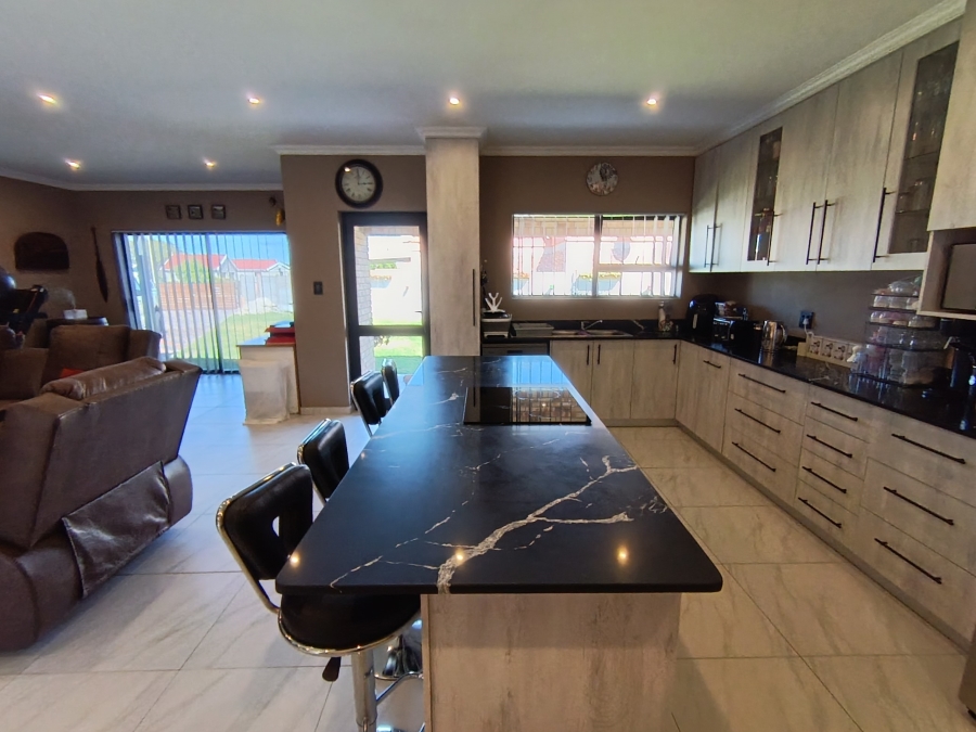 3 Bedroom Property for Sale in Wavecrest Eastern Cape